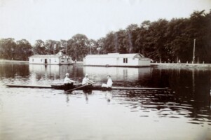 1901, Clubgebouw Meerhuizen, Marinus Gerard Jonker (slag), Herman Helling (boeg), Anton Pieter Jan Schat (stuurman)