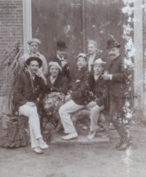 1902, 't Kalfje. Willem Jacob (of Wouter Jan??) Jonker, G Groeneweg, Jan Kok, A Slot, Marinus Gerard Jonker, Pieter? Schat, Gerrit Kouwenaar, C Muys (maar wie is wie??)