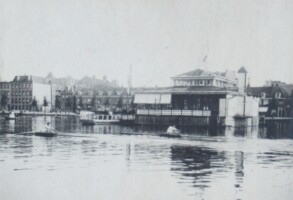 1902 Internationale wedstrijd op de Amstel bij het afgebrande Badhuis