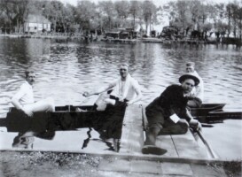 1904, Hollandia Jonge twee met Moritz Hesterman (boeg), Marinus Jonker (slag) Jan Kok (stuurman)