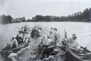 1904, Clubtocht. Sleep naar huis. Op de achtergrond 't Kalfje
