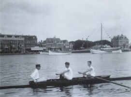 1907, François Carabain (stuurman), Hendrik Cornelis van Weeren (slag), Jacob Andries van Weeren (boeg)