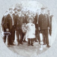 1908, eerste steenlegging van het Clubgebouw door mej M. Kok