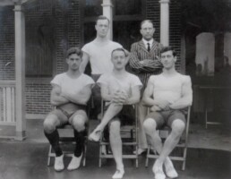 1911, raceploeg, vlnr staand, Willem Heyink (boeg), Anton Schat (stuurman), F Muller, Dirk de Kup, J Jansen (slag)