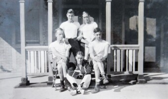 1921, Winnaars Hultzer Beker, vlnr staand Jean van Silfhout (boeg), Johannes Drewes (Slag), zittend, Willy Körner, Gerard Kleibrink (stuurman), Luuk van Essen