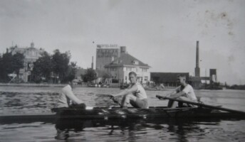 1925, Otto Lohmann (boeg), Barend Roodhart (slag), John Lesley Phelps (Stuurman)