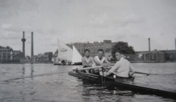 1925 Willem Poth (boeg), S de Haan (slag), John Lesley Phelps (stuurman)