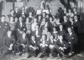 1926, afscheid van John Lesley Phelps (in het midden met krans)