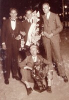 1925, vlnr. Willem Poth (boeg), John Lesley Phelps (trainer), Nico Hartland (slag), Kees van Soelen (stuurman) Twee-met