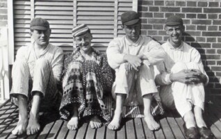 1926, Groningen, Eddy Alofs, Hendrik van der Molen (stuurman), Luuk van Essen, Gerard Jonker (geen ploeg, losse roeiers)