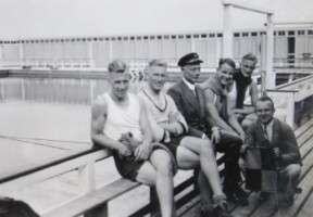 1931, winnaars Hultzer Beker, vlnr Herman Kerkhoff, Gerard van der Helde, Pieter Jens (coach), Willem Jens, Anton Dekker, Christiaan Hora Siccama in Zwembad Sloten