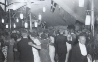 1932 Bal wegens 50 jaar W3