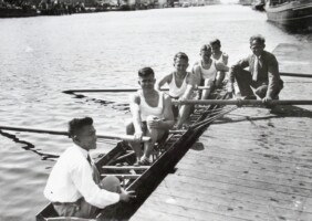1932 Jubileumwedstrijden. J P Mendes da Costa (boeg), J van Dijke, Karel (Kakie) Meijer, V Blomme (slag), Pwa Jong Tjing (stm)