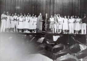 1932, 50-jarig jubileum Revue "Wij Roeien" proloog