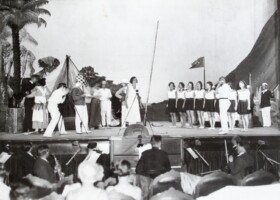 1932, 50-jarig jubileum Revue "Wij Roeien" 2e bedrijf