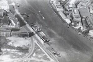 1936. Luchtfoto Botenhuis (clubgebouw) Willem3 bij de Trompenburgstraat