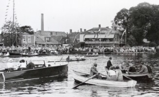 1936 Alphen aan de Rijn, Oude twee Willem3 wint finale voor Aegir. Max Schroeder (boeg) Karel (Kakie) Meyer (slag) Bobbie Franken (stm)
