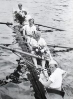 1936. Winnaressen Oude Stijlvier "Hollandia". Anna Schroeder van Houten (boeg), A Drost, W Wielinga, Bep Stom (slag), C Philips-Repko (stv)