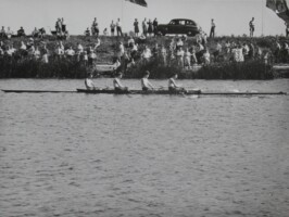1947, Bosbaan, Kampioenen ongestuurde vier: Lex Heemskerk (slag), Hans Albers, Piet van Schelt, Rob Jansen (boeg)