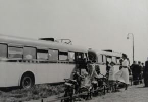 1951, Nachtwedstrijd. Vertrek Delnemers.