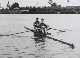 1951, ongestuurde twee. Rob Jansen (boeg), Harry Brunmaier (Brunmayer)(slag)