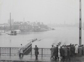 1952 Head. Rob Jansen (boeg), Jan Nietfeld, Rijk Loek, Luut Reiding, Lex Heemskerk, Harry Brunmayer, Henk Alberts, Piet van Schelt (slag), Okkie Boskamp (stm) (ik denk ploeg nummer1 MH)