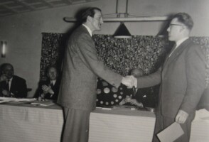 1955, Afscheid van Hoofdcoach Guus Helmers (links), Harry Brunmayer (rechts)