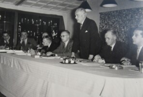 1955, eerste jaarvergadering in het nieuwe clubgebouw