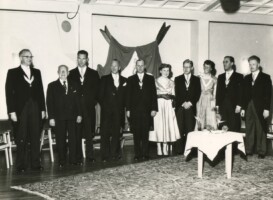 1957, Bestuur. vlnr: Joop Meyjes, Carel W Kok, Lex Heemskerk, Cees Blanken, Pieter Espeet, Willy Schreuder, Jan Weenink, Femie Simons, Dirk Slebos, Jan Raadersma (foto Frits Gerritsen)