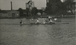 1941. Triton. Overnaadse vier, Frederik Lonzième (boeg), Louis Nering Bögel, Lucas Kornman, Johan de Jongh (slag), Louis Van der Poll (stuur)